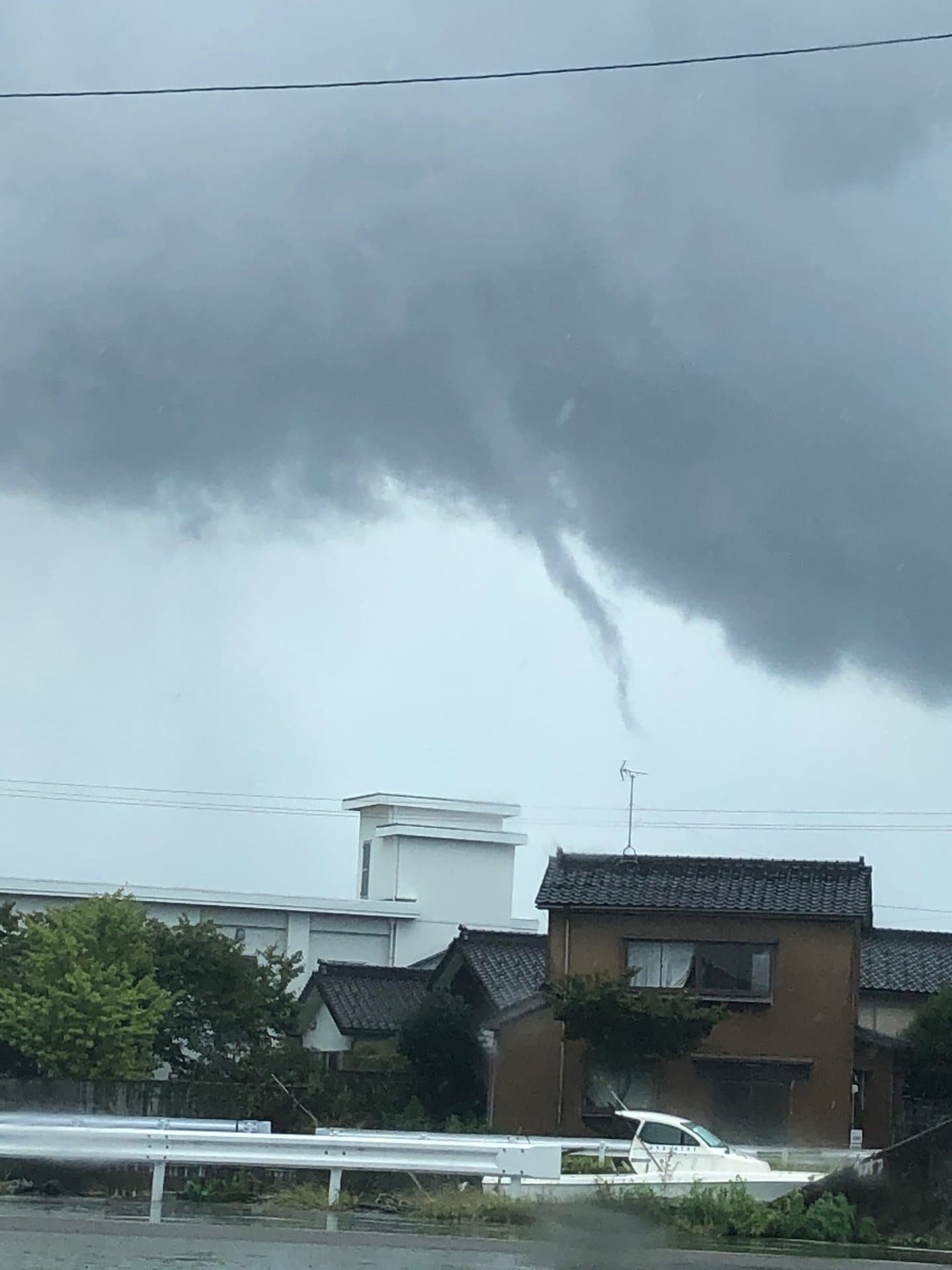竜巻 img_13548a31ae1c7eed2af553a374
