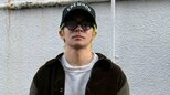 【 Number_i・岸優太 】 ファッショナブルなオフショットを公開 ファンに問いかけ 「なにHeaven?」|TBS NEWS DIG