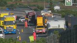 早朝の中央道 およそ20台の車が落下物の鉄骨を踏む 追突事故やバースト相次ぐ 山梨 | 山梨のニュース | UTYテレビ山梨