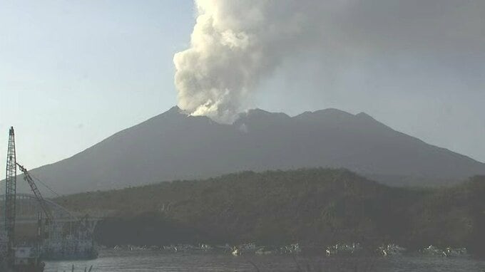 桜島で噴火　噴煙1100ｍ【16日17日の降灰予報】鹿児島・宮崎|TBS NEWS DIG