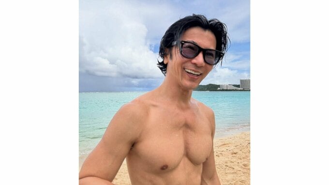 【武田真治】「また一年頑張れそうです」53歳誕生日を報告　白い砂浜で見せる肉体美と健康的な笑顔|TBS NEWS DIG
