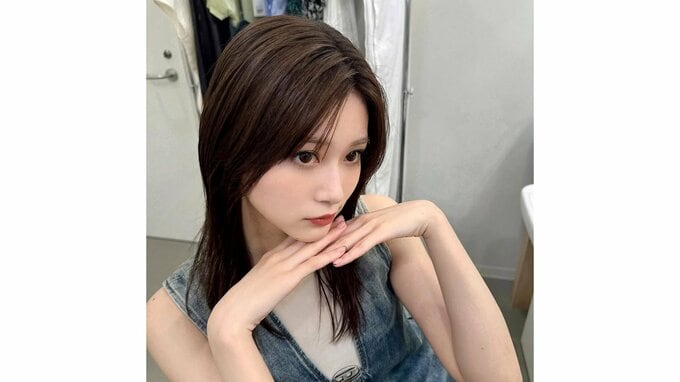 【 生見愛瑠 】　「最近は前髪を頑張って伸ばしてます〜」　デニムトップスで爽やかな　最新ショット公開　特徴的な「四角みたいなぽーず」も話題に|TBS NEWS DIG
