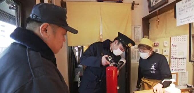 金沢市民の台所で防火パトロール 消火器は「文字」でなく「絵」の表示 インバウンドの外国人の避難誘導には自動翻訳ソフトの多言語管内放送で|TBS NEWS DIG