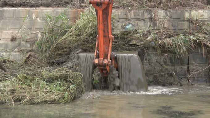 大雨で氾濫した国頭村比地川で浚渫工事始まる　|　沖縄のニュース｜RBC 琉球放送