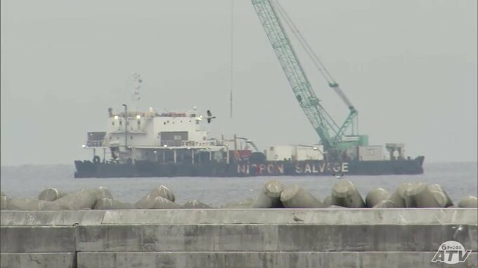 座礁船の機関室部分を八戸港にひき入れ　撤去完了は来年３月末　青森県|TBS NEWS DIG