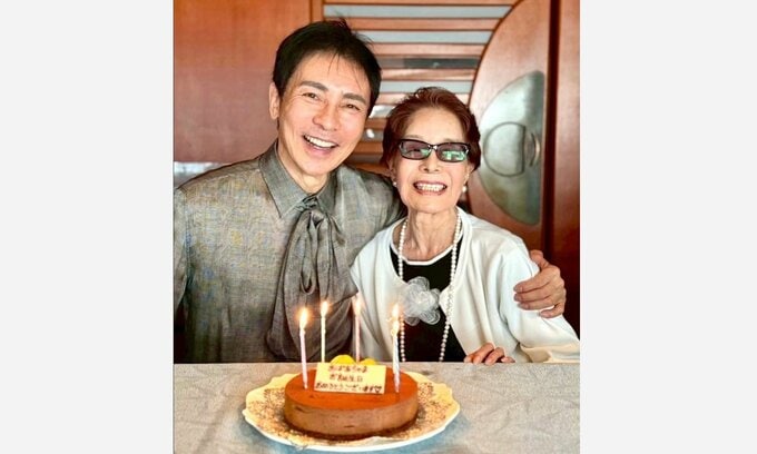 【 郷ひろみ 】　母の９２歳・誕生日を祝福　「92歳を迎えたけど、めちゃくちゃ元気だよ。いつまでも笑顔で元気でいてもらいたいよ」　笑顔２ショット公開|TBS NEWS DIG