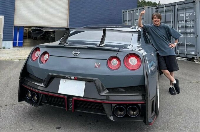 【 近藤真彦 】　日産「GT-R NISMO」と２ショット　「慣らしも終わりこちらも絶好調！　久しぶりの御殿場ファクトリー！」|TBS NEWS DIG