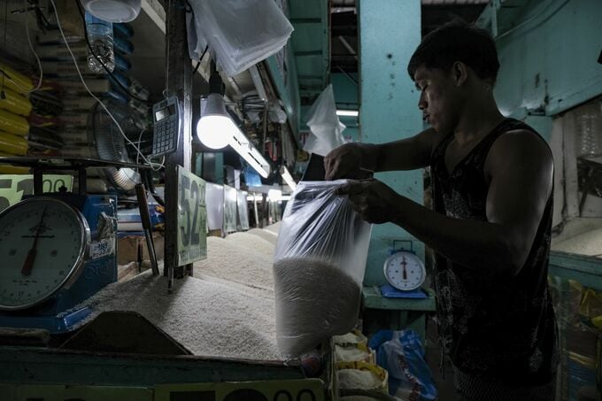 フィリピン、コメ輸入禁止を来年4月まで延長－国際価格に下押しも