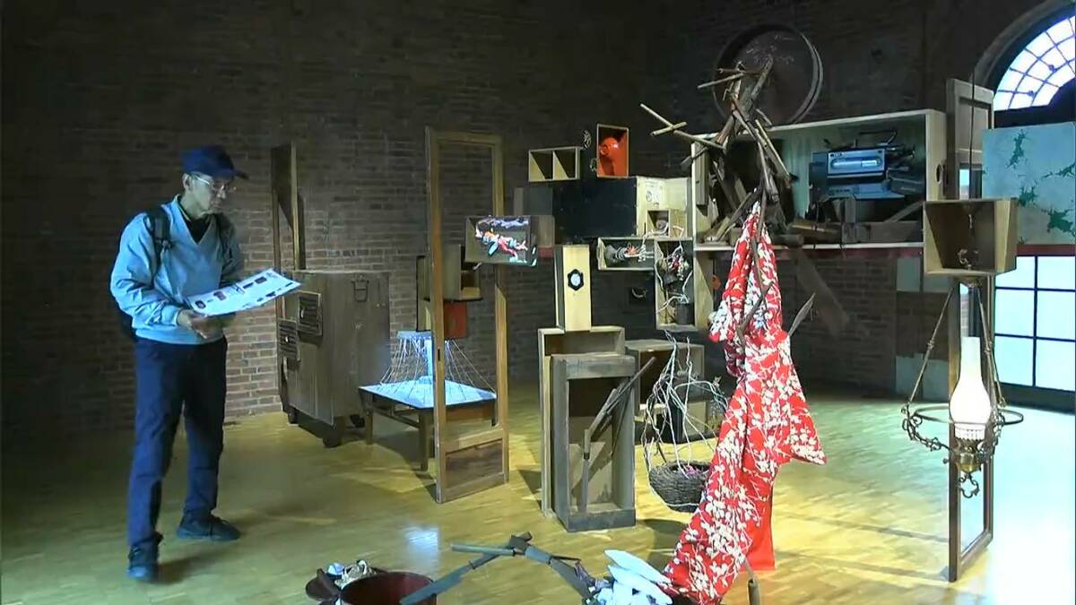 黒電話や草刈り鎌など「古道具」がアート作品に 高山夏希さんの作品展