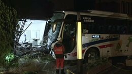 関西空港発のバスが歩道に乗り上げビルに衝突　運転手と乗客あわせて9人けが　神戸市|TBS NEWS DIG