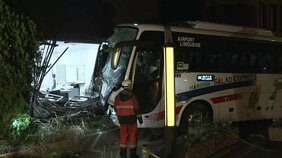 関西空港発のバスが歩道に乗り上げビルに衝突 運転手と乗客あわせて9人けが 神戸市|TBS NEWS DIG