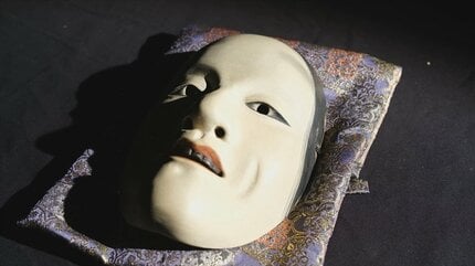 これまで作った能面は200以上！ ひと彫りひと彫りに魂を込めて