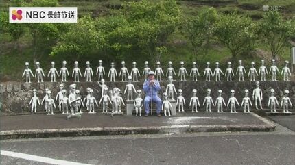 ウジャウジャ宇宙人100体 葬儀社納棺師が作った理由 「宇宙好きじゃ