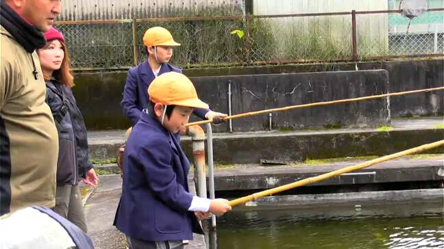 霧島市立万膳小学校ニジマス釣り大会　年末の一般開放は今年が最後　鹿児島|TBS NEWS DIG