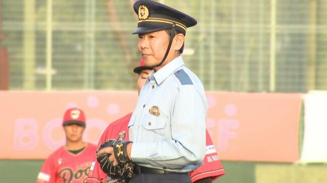 京大野球部出身、50歳の県警本部長が始球式で94km/hマーク 現役投手も驚愕「すごい⋯スカウトしたい」【高知県警・岩田康弘本部長】|TBS NEWS DIG