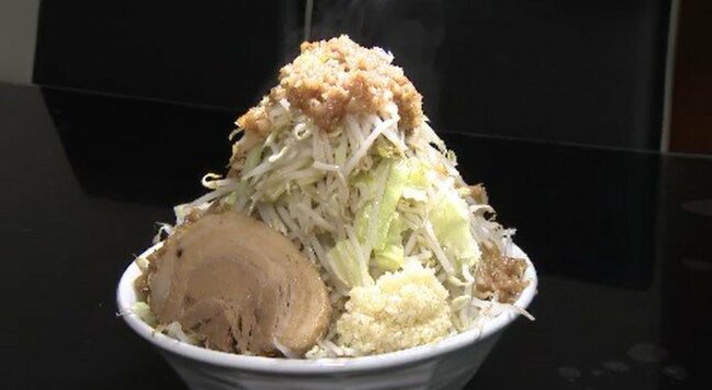 「おいしくてクセになる感じ…」たっぷり乗った野菜が人気の二郎系ラーメン…甘いと評判のキャベツは自分で栽培、YouTubeで学んだ野菜農家が好きが高じてラーメン店オープンの二刀流|TBS NEWS DIG