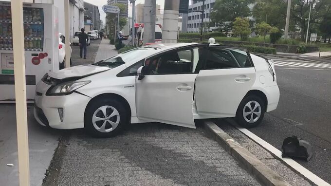 トラックと衝突　乗用車が歩道に乗り上げる　女性４人が軽いけが　広島　|　RCC NEWS | 広島ニュース | RCC中国放送