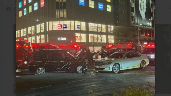 福岡･天神の交差点でタクシーなど車5台が絡む事故　4人搬送いずれも命に別状なし|TBS NEWS DIG