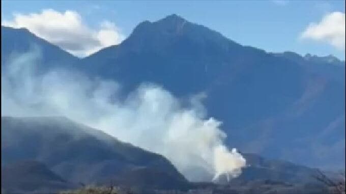 【速報】山梨県北杜市の山林で火災　現在も延焼中　　|　山梨のニュース | ＵＴＹテレビ山梨