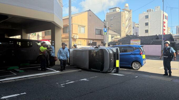 【速報】長崎市浜口町で衝突事故　車が横転し男性が一時閉じ込め　原爆資料館バス停付近|TBS NEWS DIG