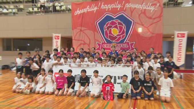 「1人でも多くバトミントンの選手になってくれたら嬉しい」　鳥取拠点の実業団バドミントンチームCheerful鳥取　小学生を指導|TBS NEWS DIG