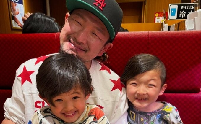 【 中村獅童 】こどもの日　愛息2人と回転寿司へ　親子そっくりな写真公開に「めちゃそっくりで可愛い」と反響|TBS NEWS DIG
