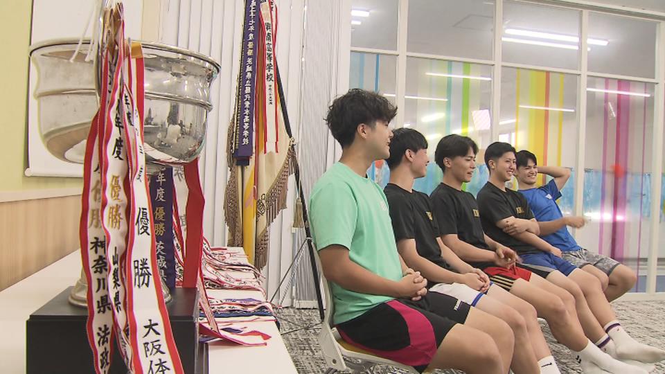 「過去イチ、ディフェンスが良かった」 12年ぶりの全国制覇　興南高校ハンドボール部の3年生に聞く