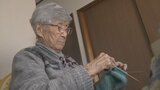 「恩返しのつもりで」これまでに編んだものは5000足以上　100歳女性が被災地へ靴下を編む|TBS NEWS DIG