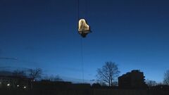 空中に浮かぶグランドピアノ ドイツの一風変わった演奏会| TBS CROSS DIG with Bloomberg