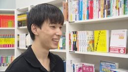 19歳で書店をオープンさせた大学生 置いてあるのはほぼ“学習参考書” 開店費用は300万円 給料ナシ 夜は塾の先生に|TBS NEWS DIG