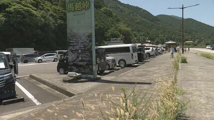 一時津波警報が出された三重県南部 道の駅に車で避難する人やホテルに