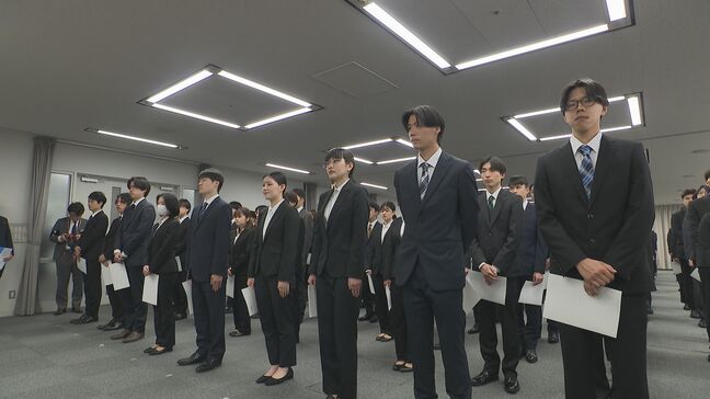 「誠実かつ公正に」新規採用の石川県職員 辞令交付で決意新た 酒井新副知事も 山野知事「石川県の発展のため、ともに」|TBS NEWS DIG
