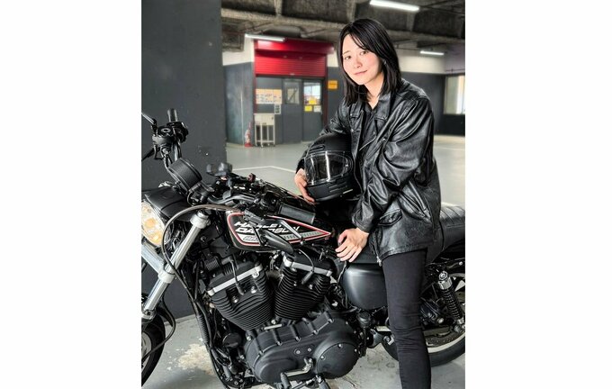 【 彩雪 】　愛車ハーレーにまたがり　キメキメのブラックコーデ公開　「早くツーリング行きたいな～！！」|TBS NEWS DIG