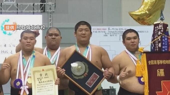 「尊富士」新入幕で優勝　鳥取城北高校相撲部の恩師「弱音を吐いたことがない、痛いと言わない」けがに苦しんだ高校時代|TBS NEWS DIG