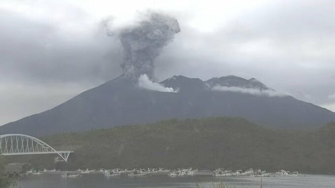桜島で爆発的噴火　噴煙600ｍ【今夜・あすの降灰予報】鹿児島　|　鹿児島のニュース｜MBC NEWS｜南日本放送