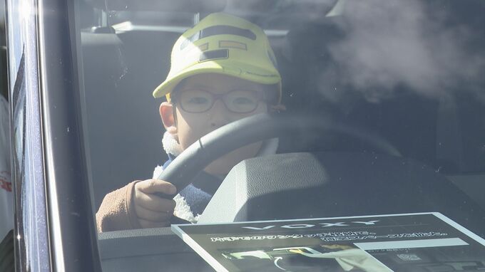 「すごい楽しい時間」「かっこいいので大人になったらこれが買いたいな」車の楽しさ伝えるイベント　家族連れでにぎわう　|　山口のニュース・天気・防災｜tys NEWS｜ｔｙｓテレビ山口