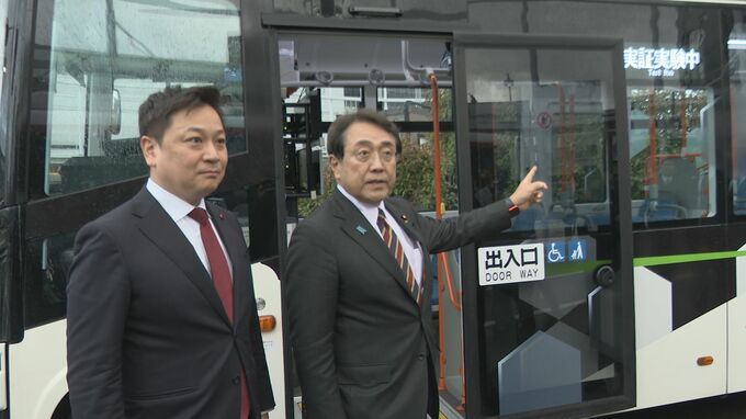 国内唯一の“自動運転バス” 「全国に広げていきたい」赤澤経済再生担当相が視察　|　石川県のニュース｜MRO北陸放送