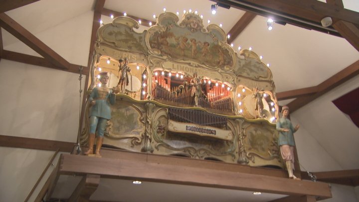 清里にある萌木の村に自動演奏オルガンのウクライナ国歌が響く 山梨のニュース ｕｔｙテレビ山梨