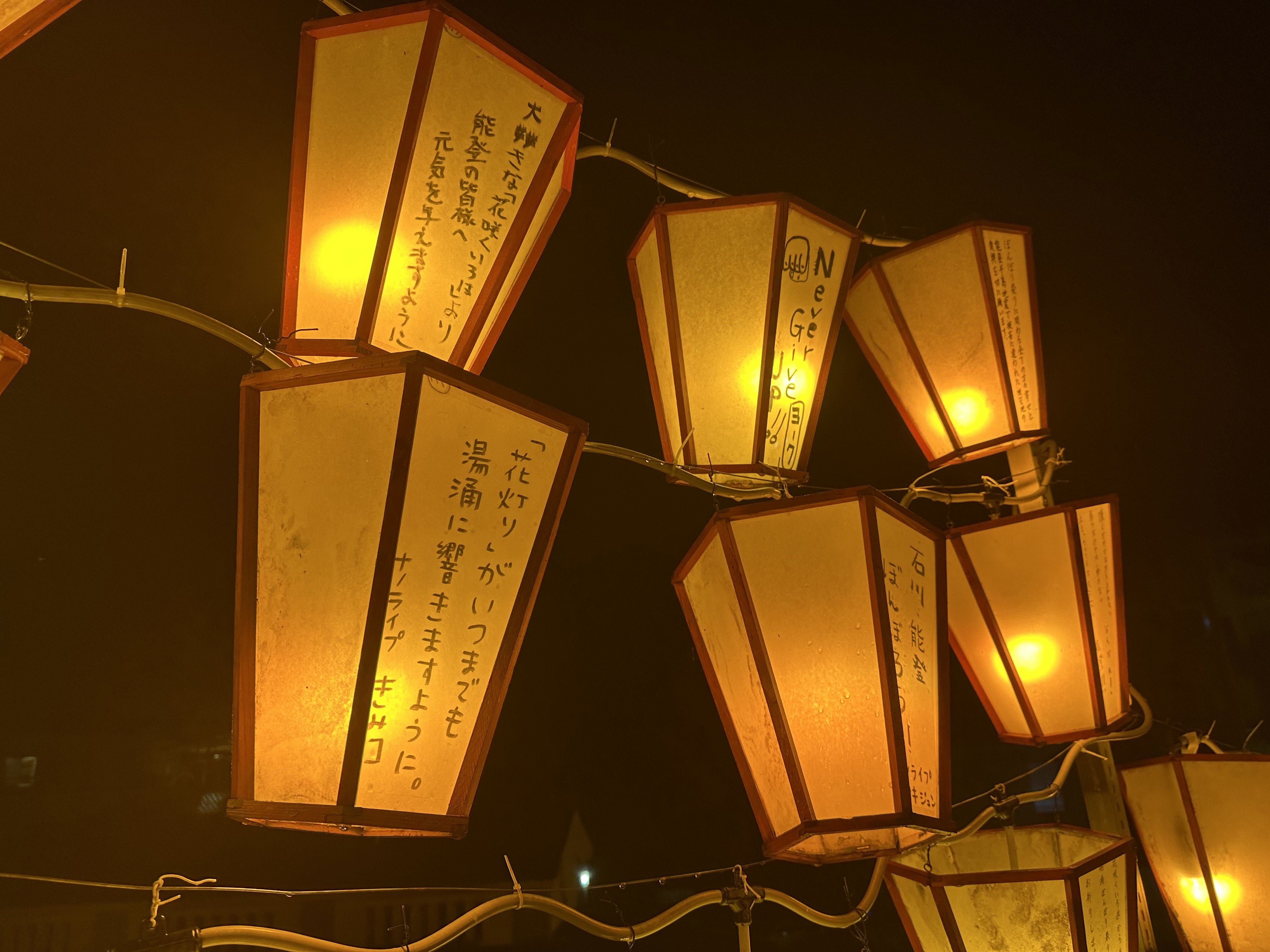 地震・豪雨からの復旧復興を願うアニメの聖地「湯涌温泉ぼんぼり祭り