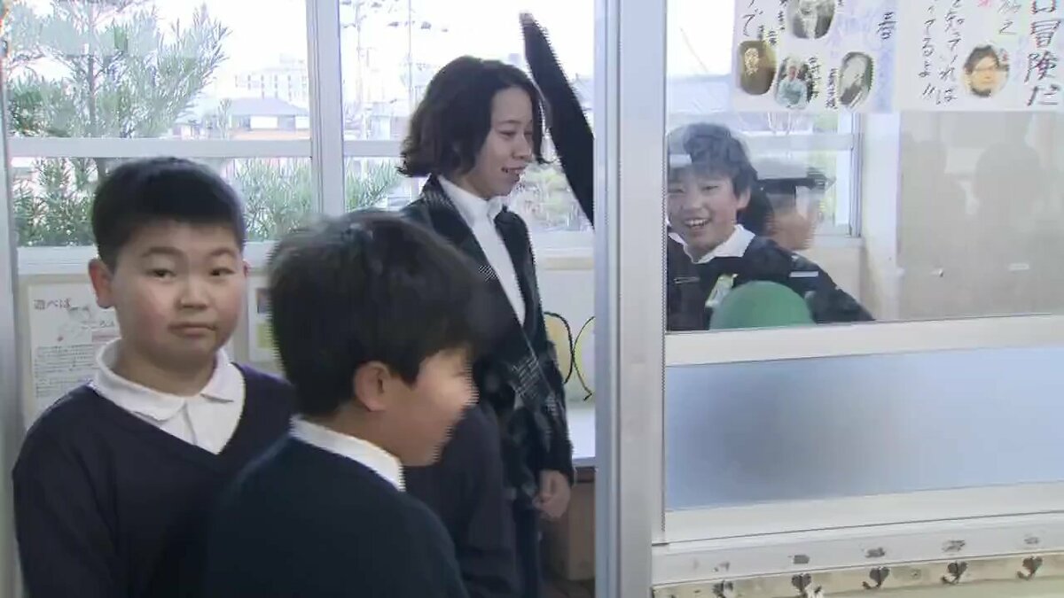 　中国人盗撮 女子学童 制服 熊本市の小学校で始業式 今年はついに6年生！頑張ることは？「国語」「算数」「お笑い係」 | TBS NEWS DIG