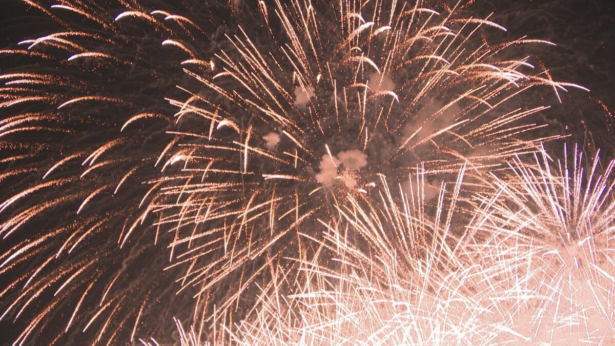 8000発の“夢花火”に歓声　初のドローンショーも…1300機が夜空を彩る　光の共演で県都の観客を魅了