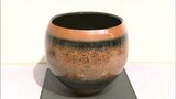 虫明焼に釉薬で鮮やかな色彩を加えた独自の作風 黒井博史さんの個展に約80点の新作【岡山】|TBS NEWS DIG
