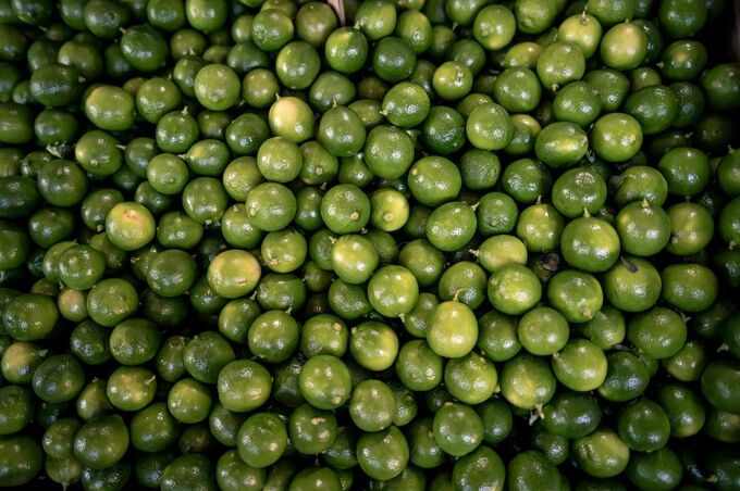 人民元やメキシコ・ペソ、関税影響の織り込み不十分－バークレイズ