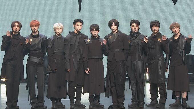 【 &TEAM 】　6カ月ぶりリリースに合わせ　EJ気合いの炎カラーヘア　制作合間にメンバー同士でサッカー練習|TBS NEWS DIG