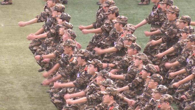 中国で「改正国防教育法」が可決　“高校生や大学生は基礎的な軍事訓練受けるべき”国防教育強化が狙いか
