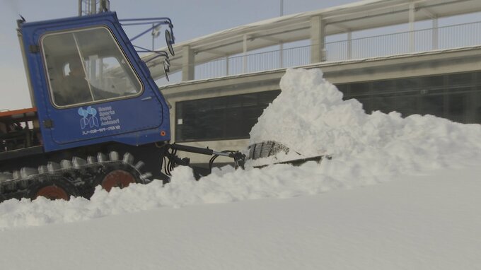「あとは神頼みしかない」雪不足でオープン延期　冬季アクティビティ施設で会場設営が『3週間ぶり』に再開　|　青森のニュース│ATV NEWS│青森テレビ