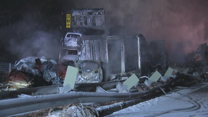去年12月に関越道で起きた計67台が絡み2人が死亡した多重事故で警察が男女あわせて26人を書類送検|TBS NEWS DIG
