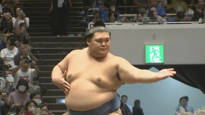 横綱・大の里 豊昇龍とともに貴重な「三段構え」を披露！ 大相撲百周年場所に登場|TBS NEWS DIG