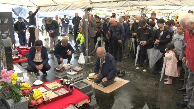 親族200人が墓前に集まり先祖を供養　久米村の子孫の門中「阮氏」の清明祭|TBS NEWS DIG