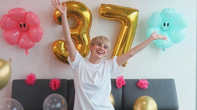【 ホラン千秋 】「37」の前で歓喜「一番幸せで一番特別な誕生日」　ファン・関係者と両親に感謝を綴る|TBS NEWS DIG
